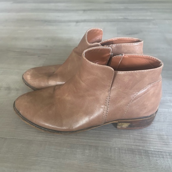 Bata brown leather booties size 7.5 - Picture 4 of 4